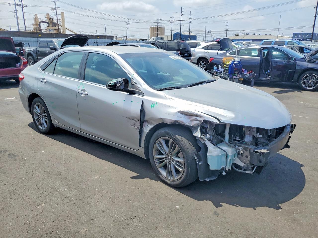 2017 Toyota Camry Se - Фото 4