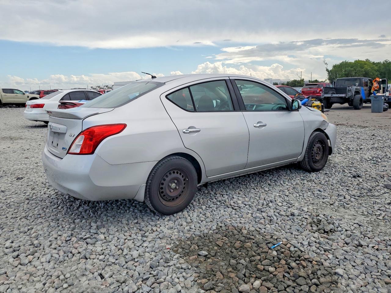 2014 Nissan Versa 1.6 Sv - Фото 3