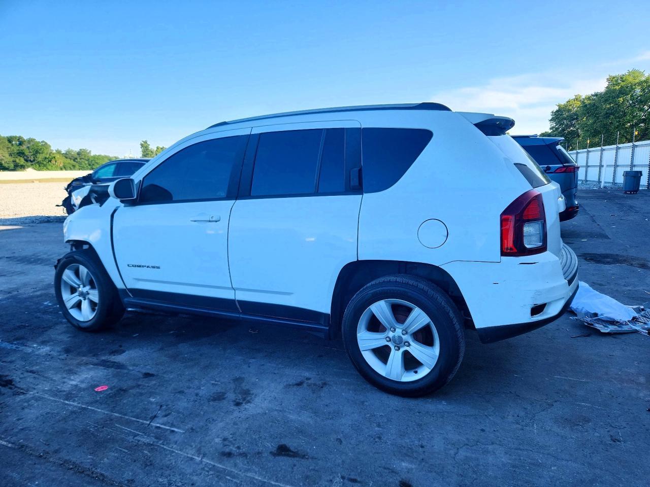 2016 Jeep Compass Latitude - Фото 2