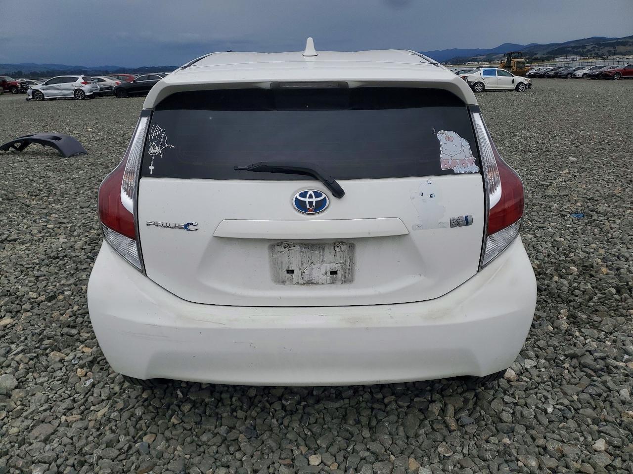 2016 Toyota Prius C Two - Image 6