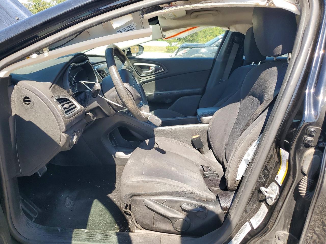 2015 Chrysler 200 Limited - Image 7
