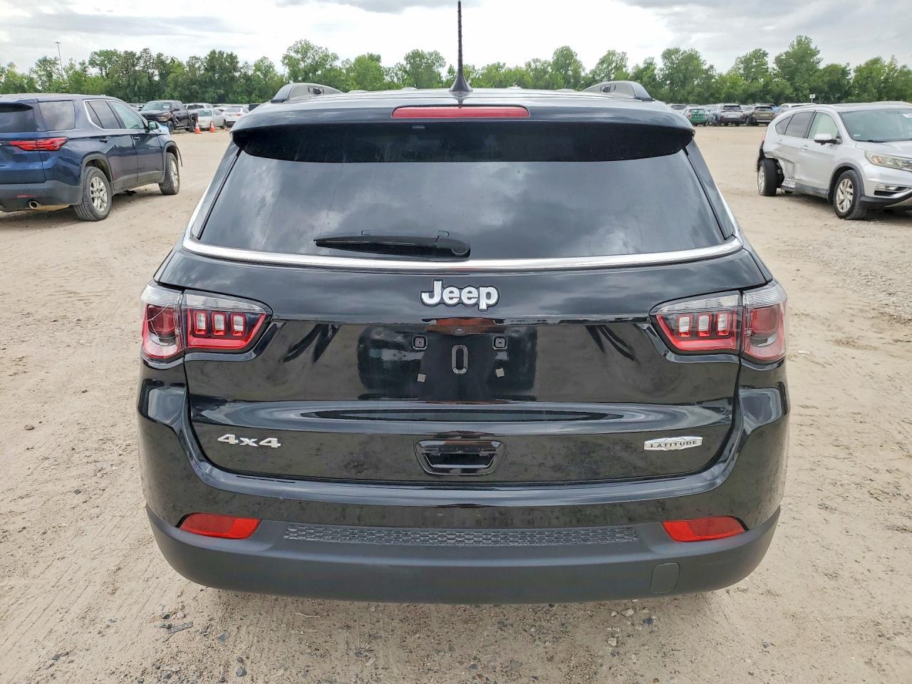 2025 Jeep Compass Latitude - Image 6