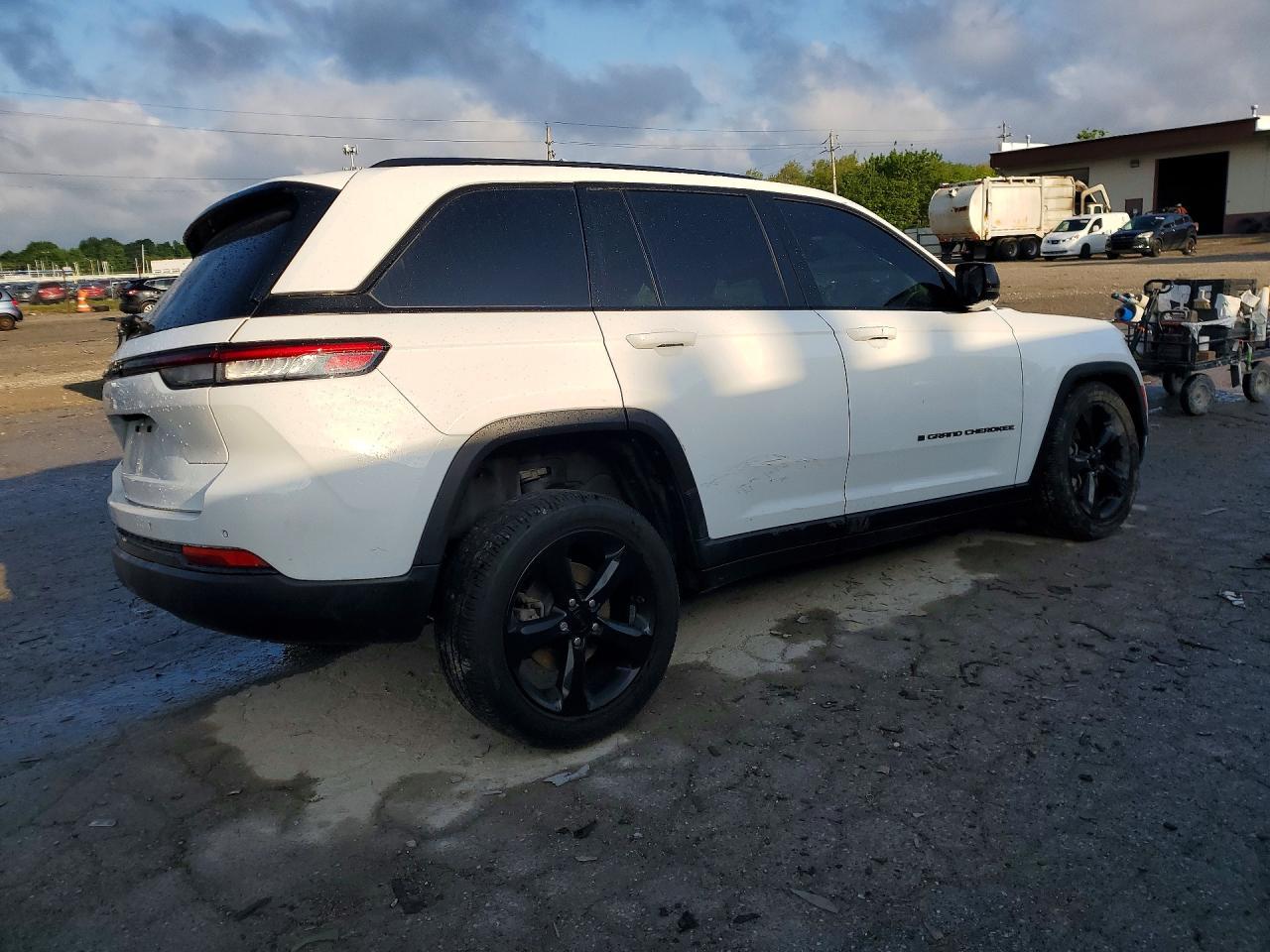 2022 Jeep Grand Cherokee Laredo - Фото 3