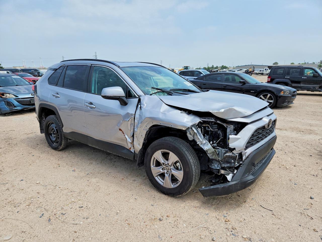 2025 Toyota Rav4 Xle - Image 4