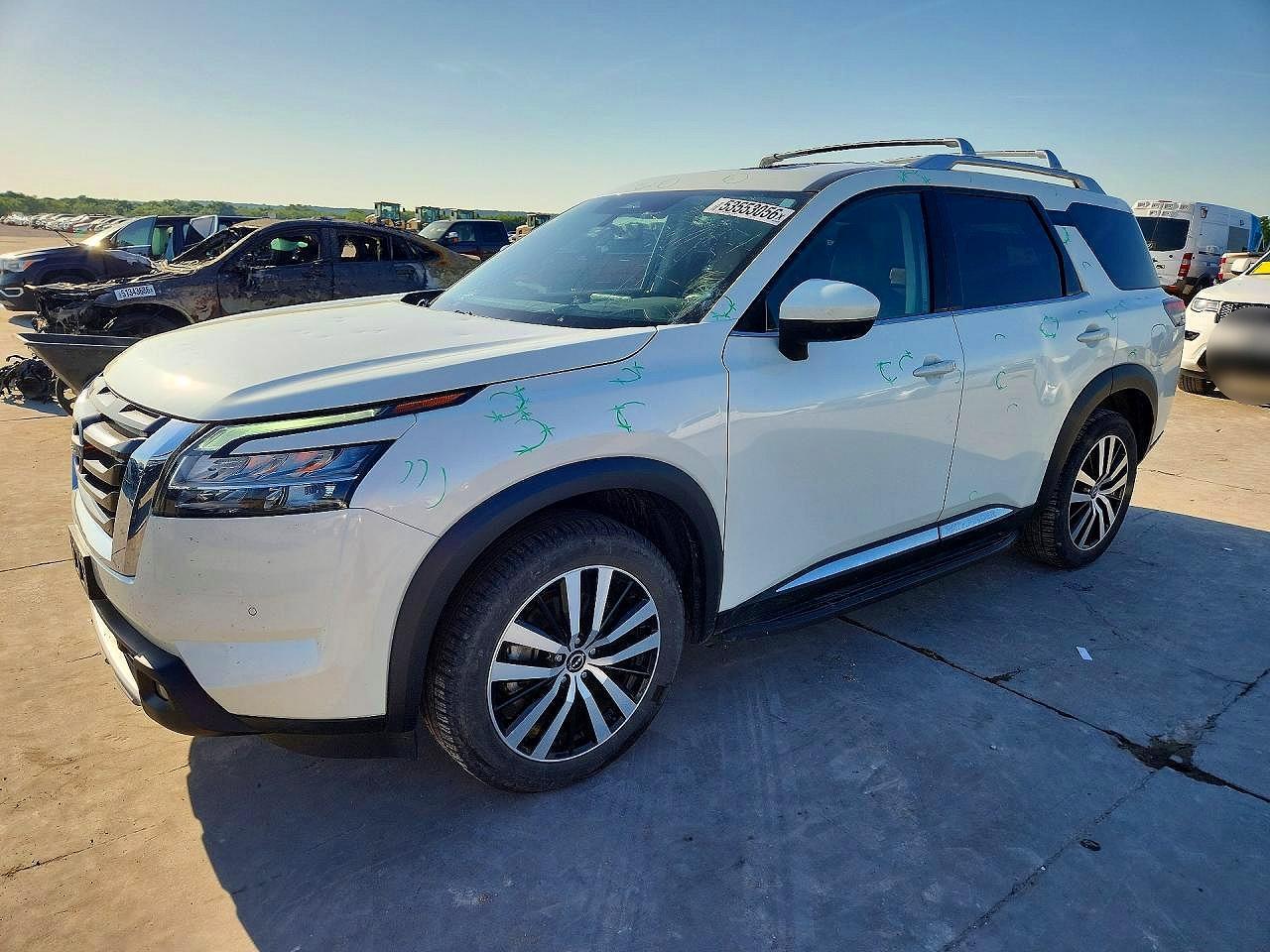 2023 Nissan Pathfinder Platinum