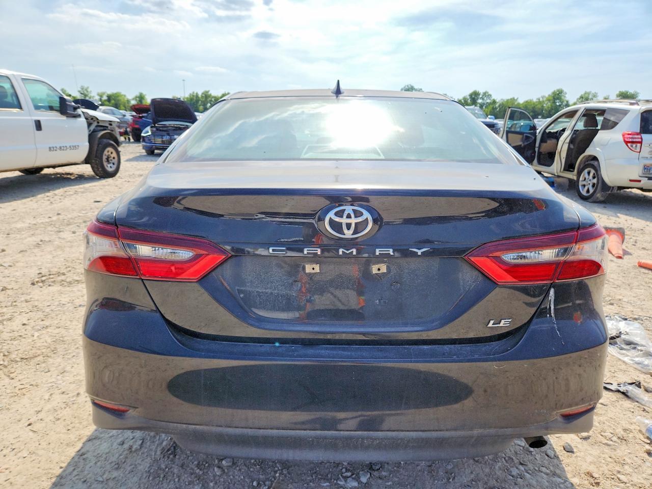 2022 Toyota Camry Le - Фото 6