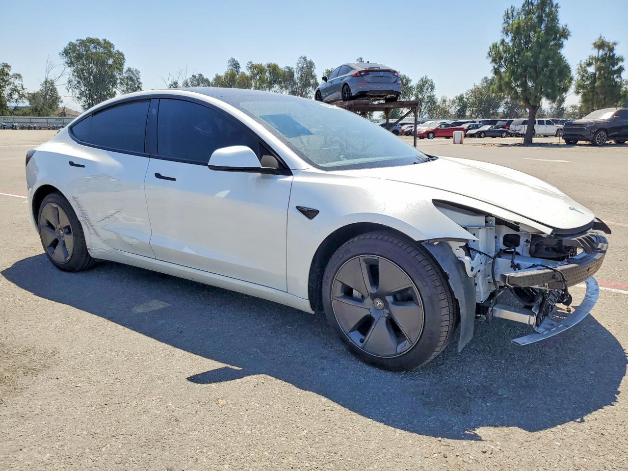 2023 Tesla Model 3 - Фото 4