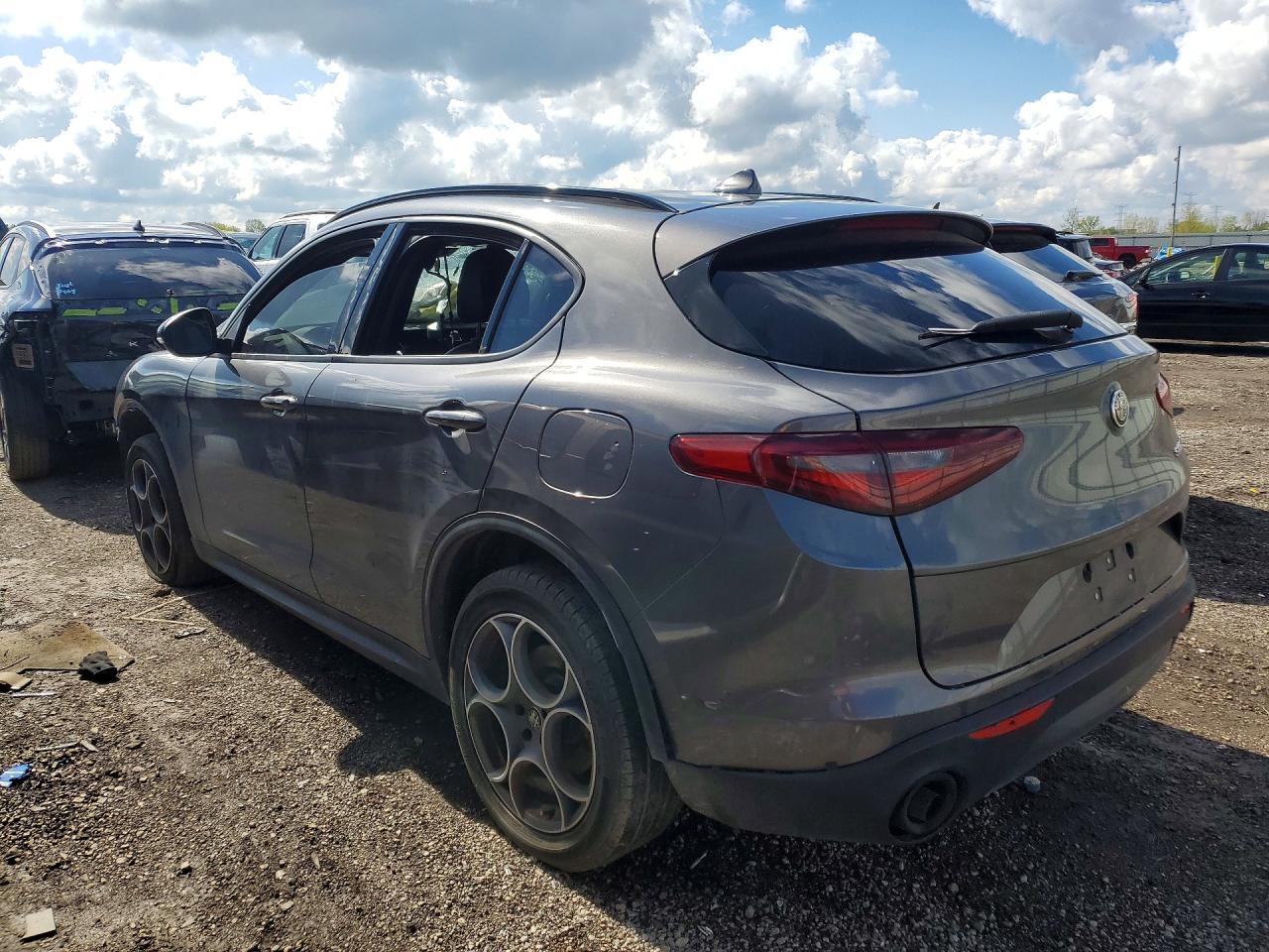 2022 Alfa Romeo Stelvio - Фото 2