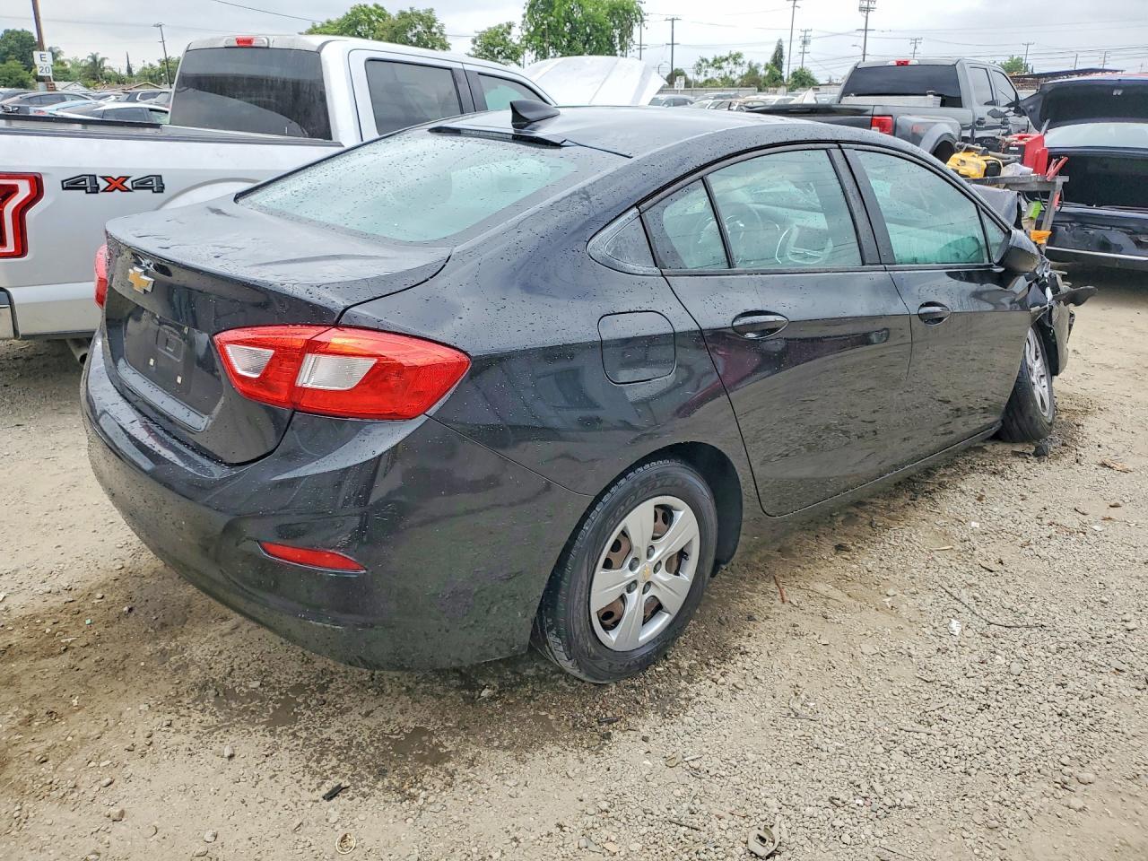 2017 Chevrolet Cruze Ls - Фото 3
