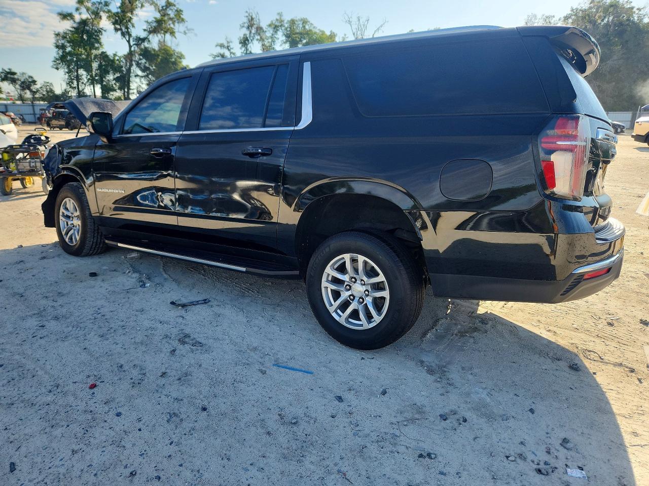 2021 Chevrolet Suburban C1500 Lt - Фото 2