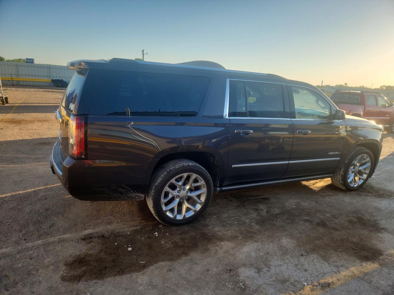 2018 GMC Yukon 1500 - Image 3
