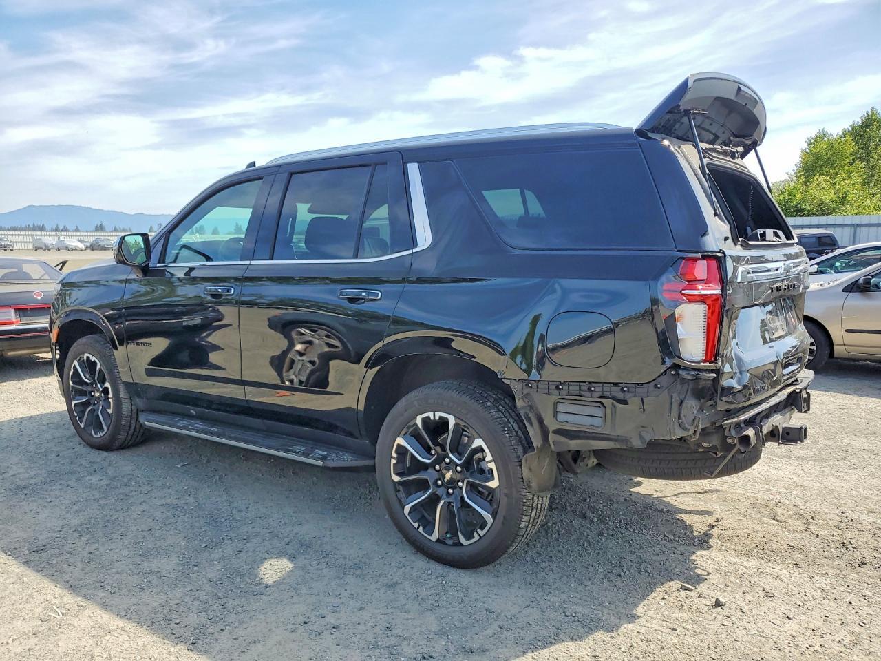 2023 Chevrolet Tahoe K1500 Premier - Фото 2