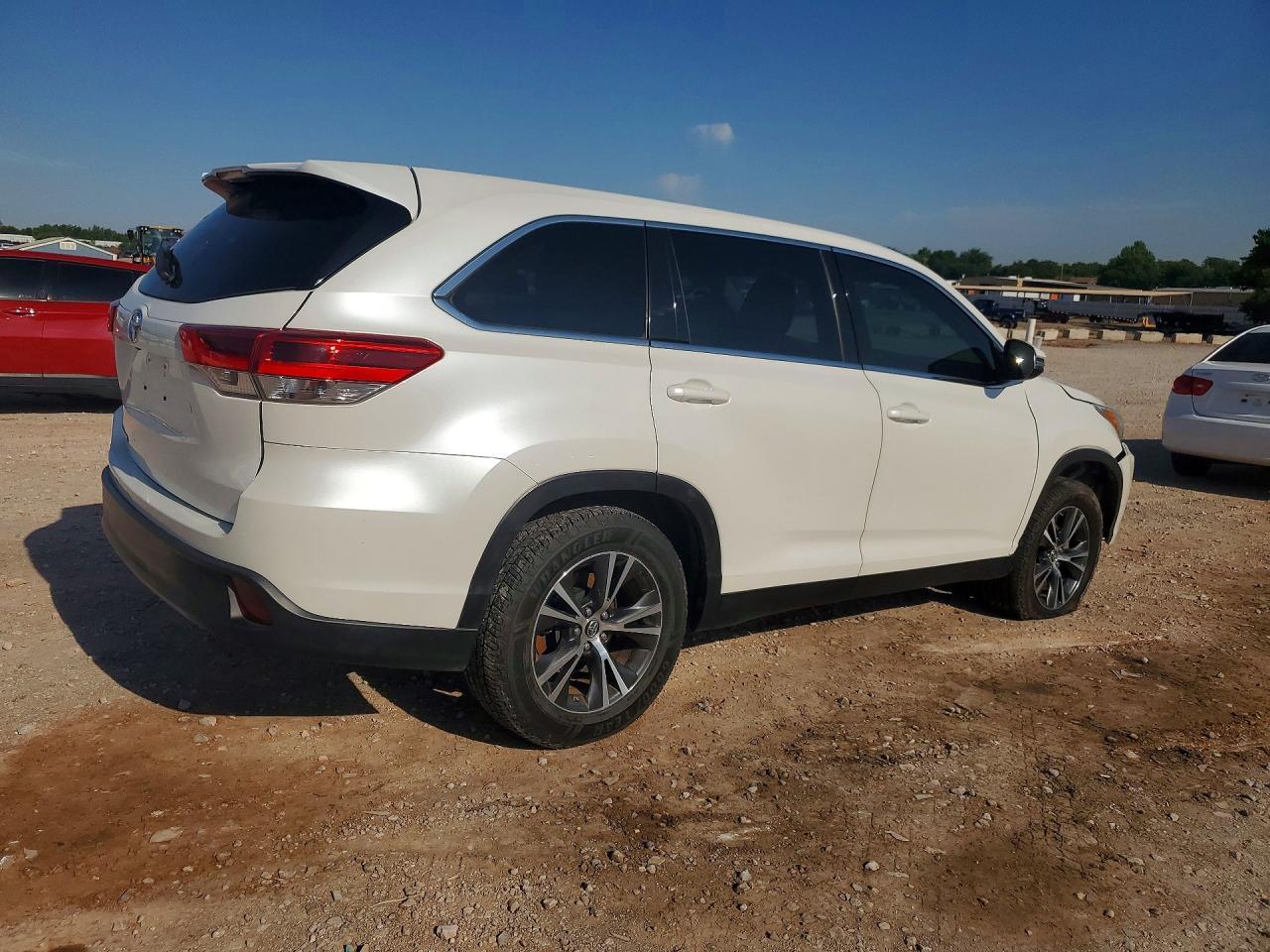2019 Toyota Highlander Le - Image 3