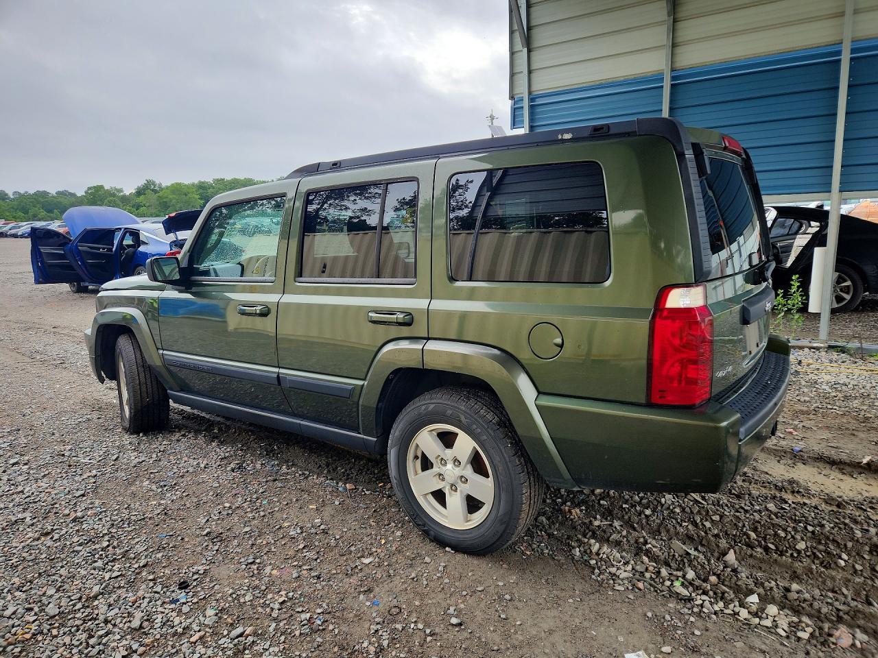 2008 Jeep Commander Sport - Фото 2