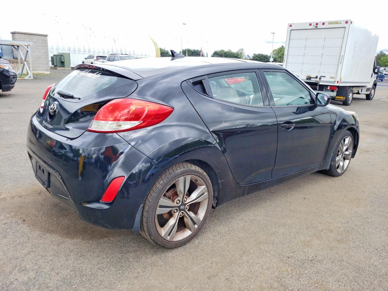 2013 Hyundai Veloster Base - Фото 3