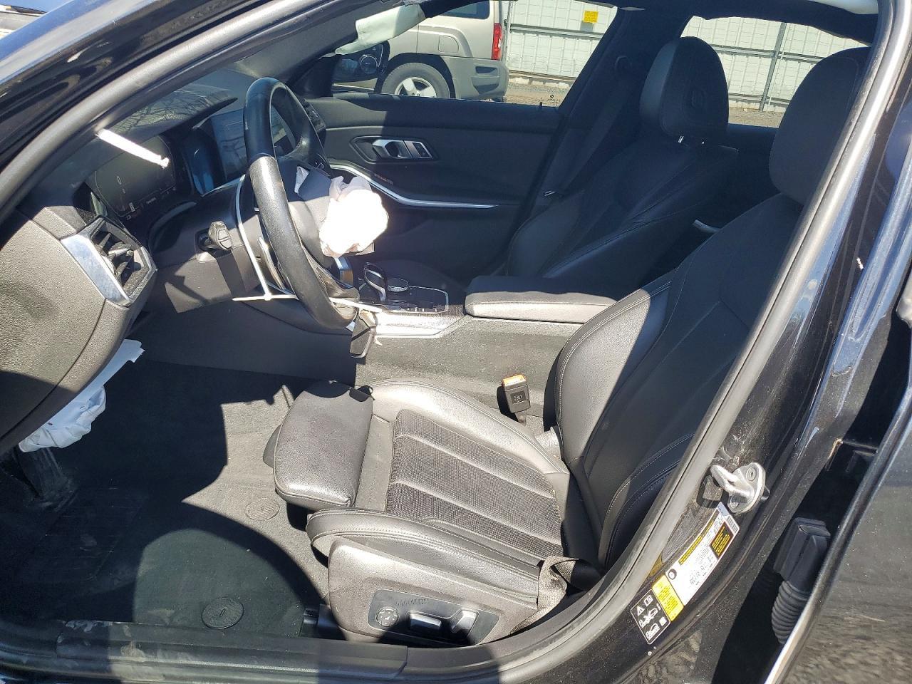 2022 BMW 330Xi - Фото 7