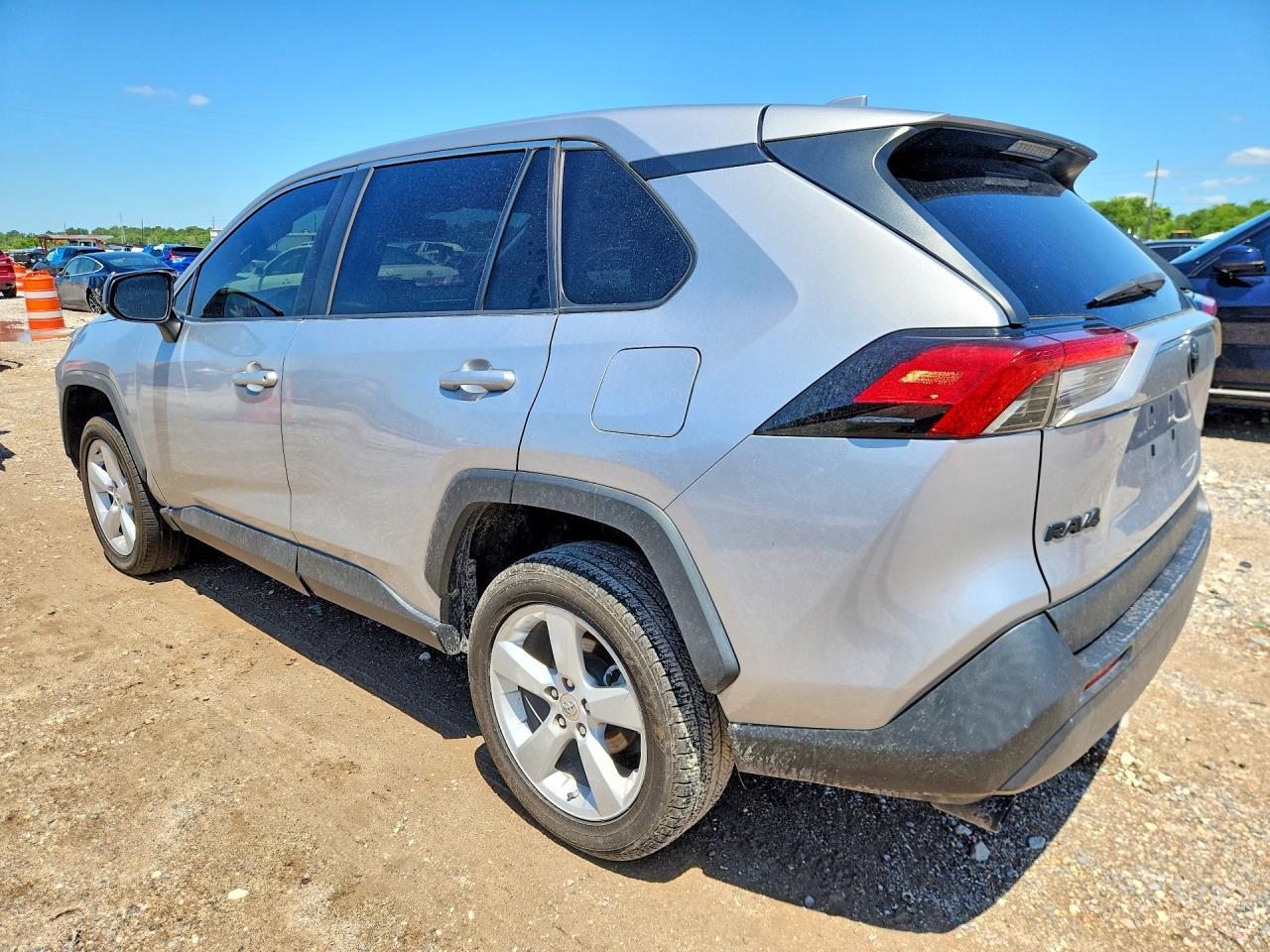 2022 Toyota Rav4 Le - Фото 2