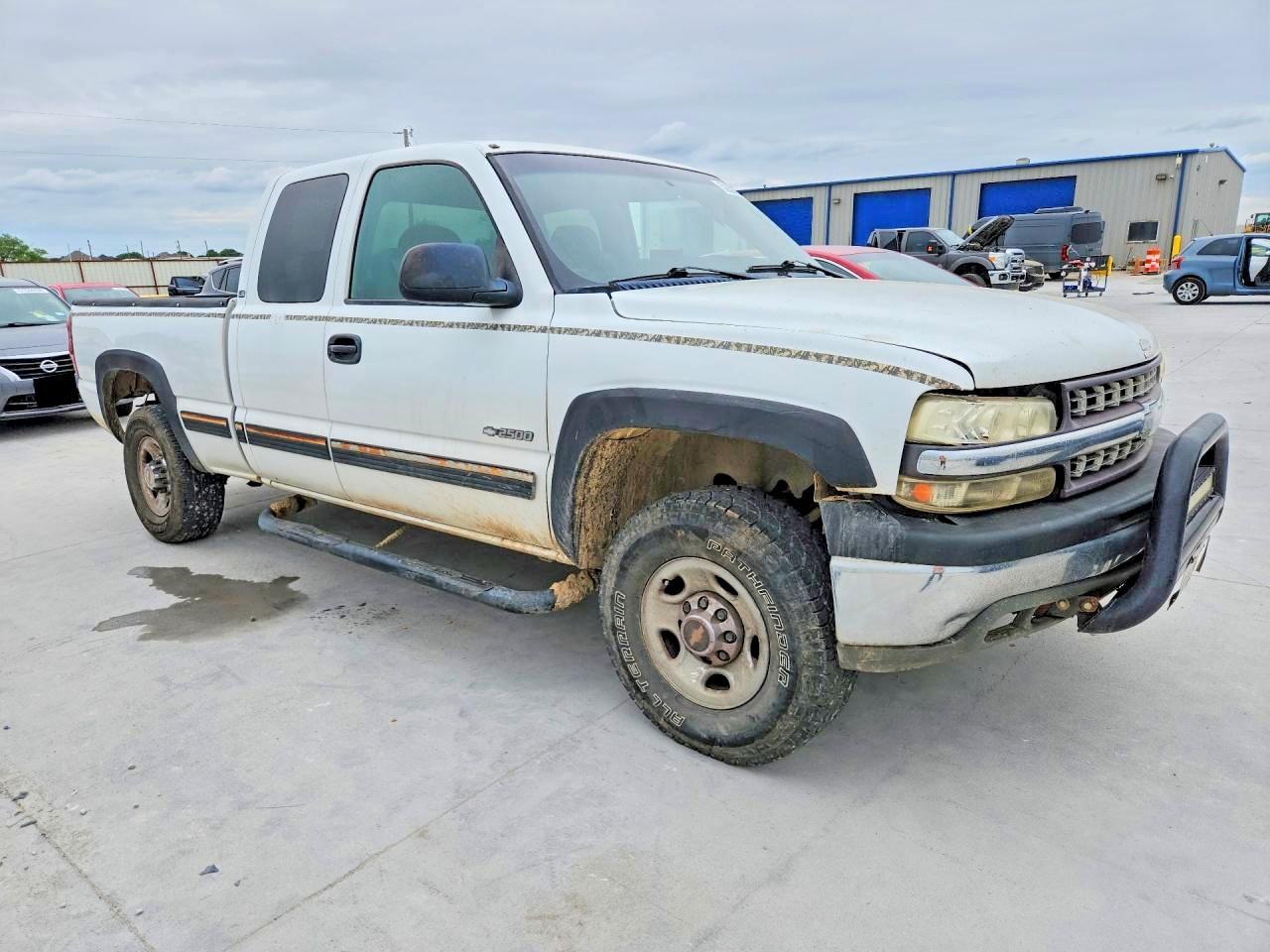 2000 Chevrolet Silverado C2500 - Image 4