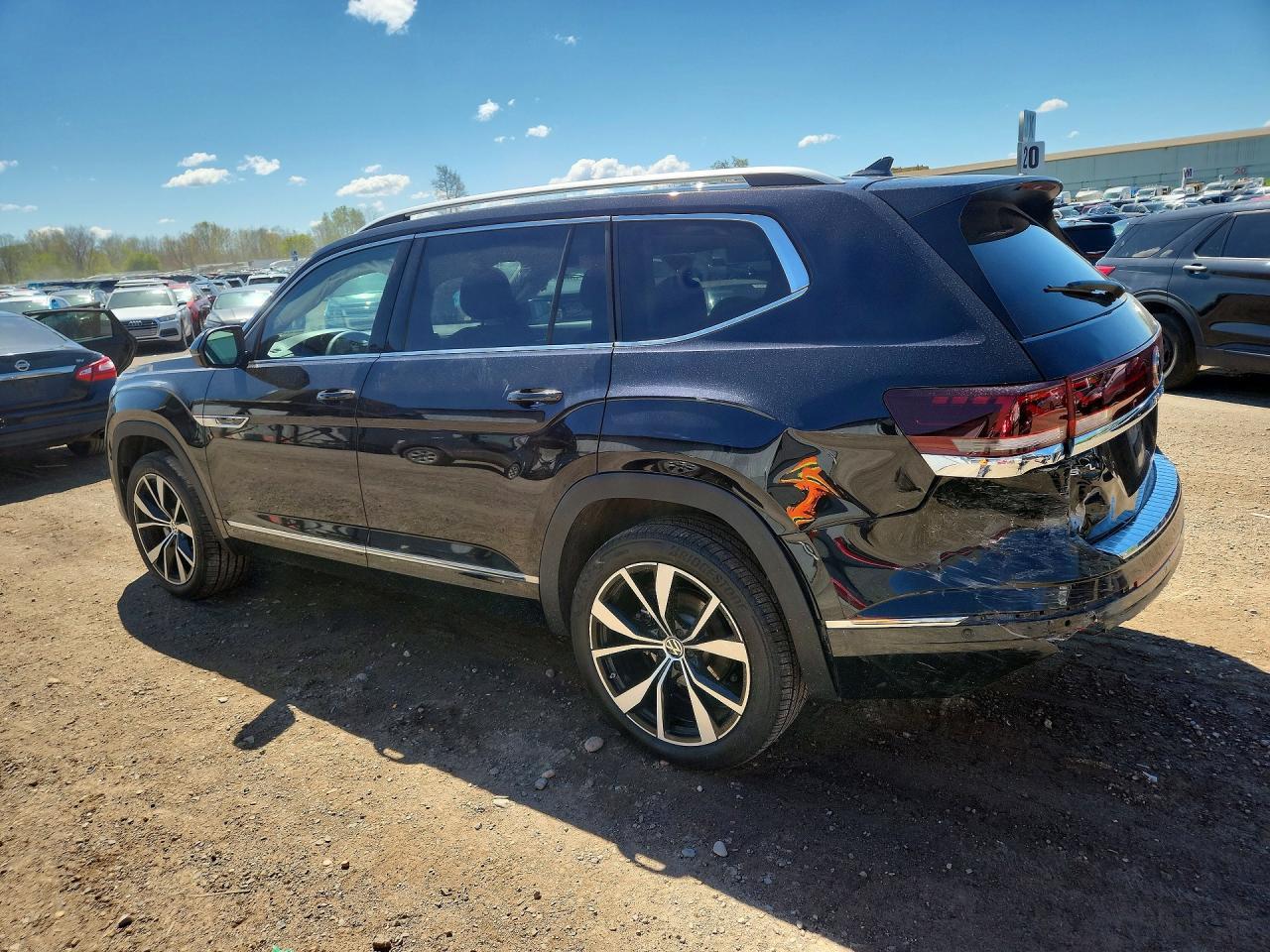 2025 Volkswagen Atlas Sel Premium R-Line - Image 2