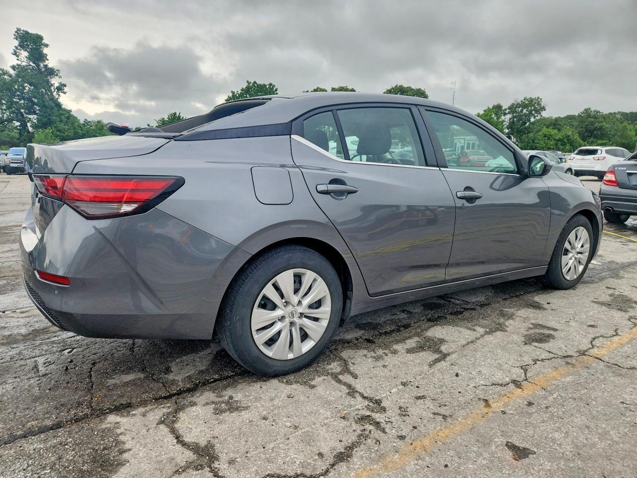 2022 Nissan Sentra S - Image 3