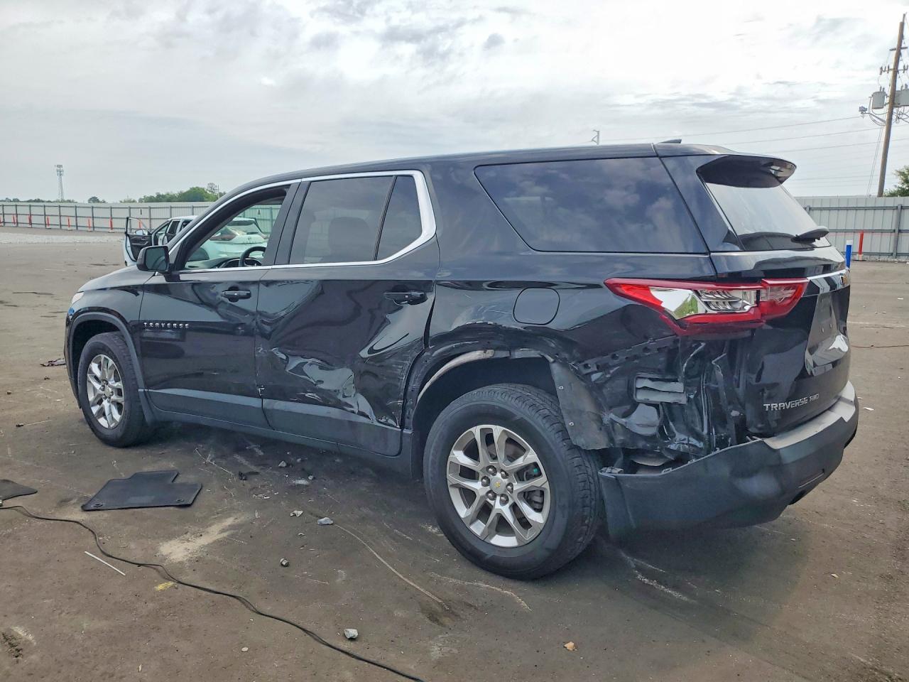 2021 Chevrolet Traverse Ls - Image 2