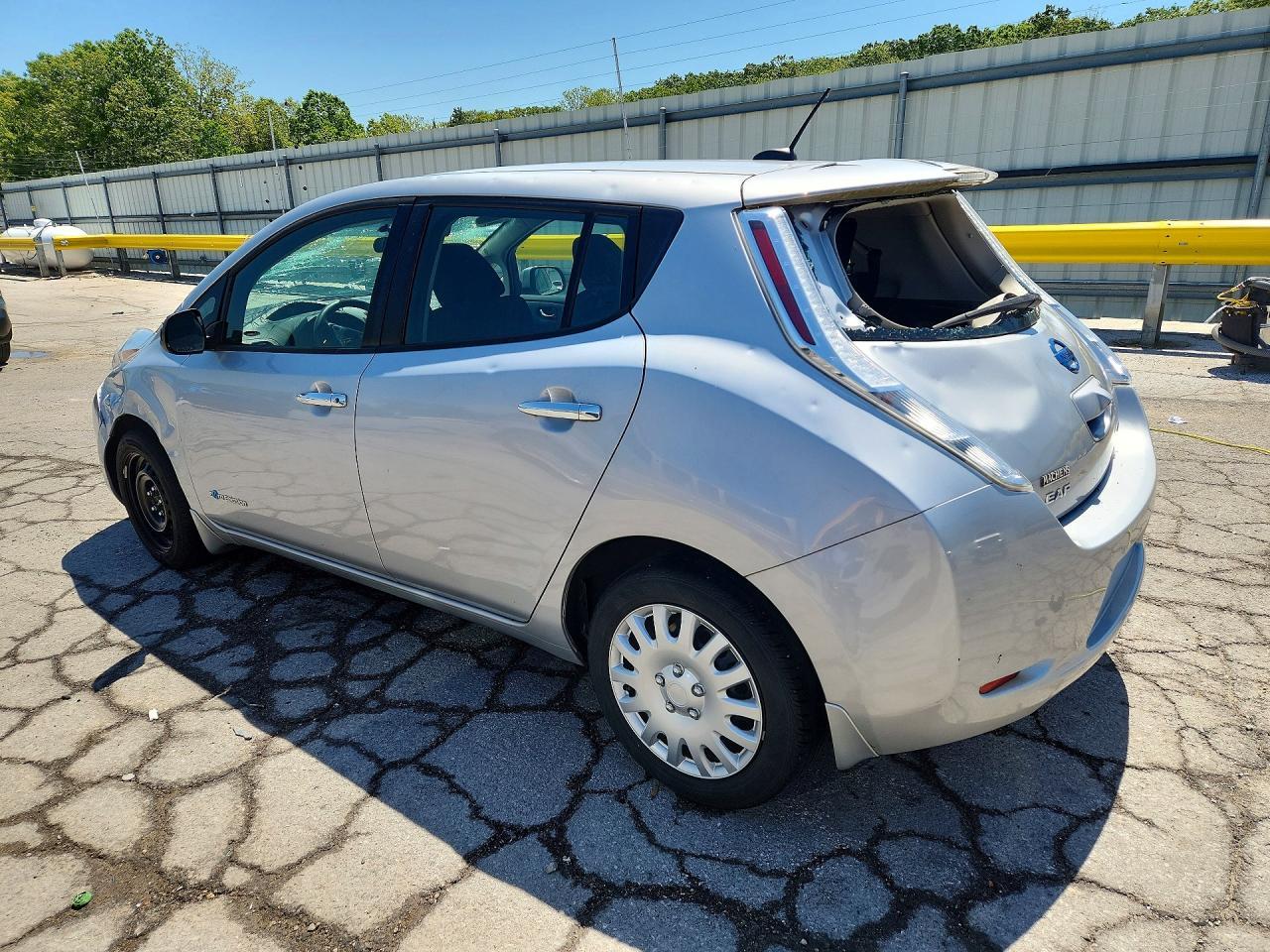 2015 Nissan Leaf S - Фото 2