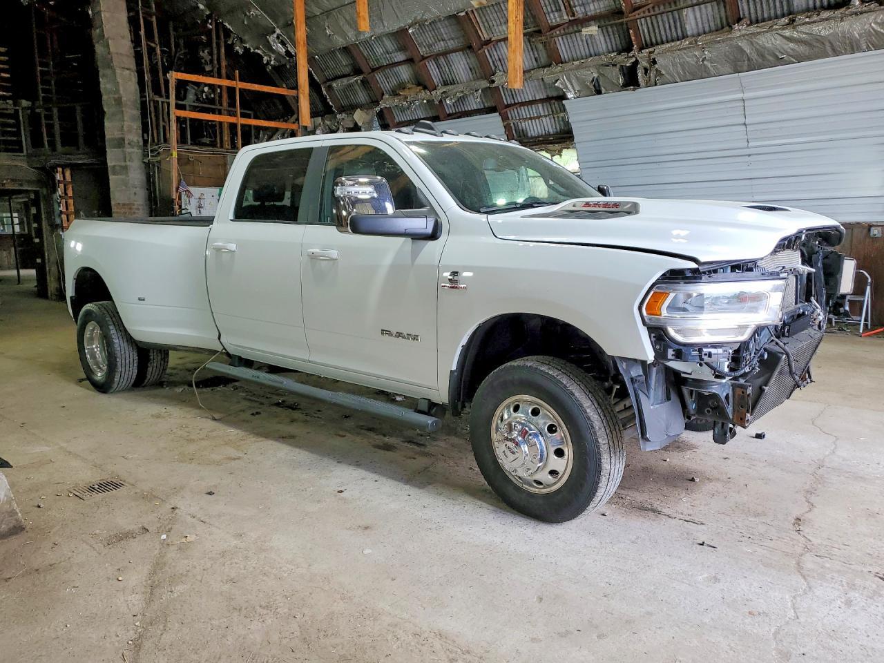 2023 Ram 3500 Laramie - Фото 4