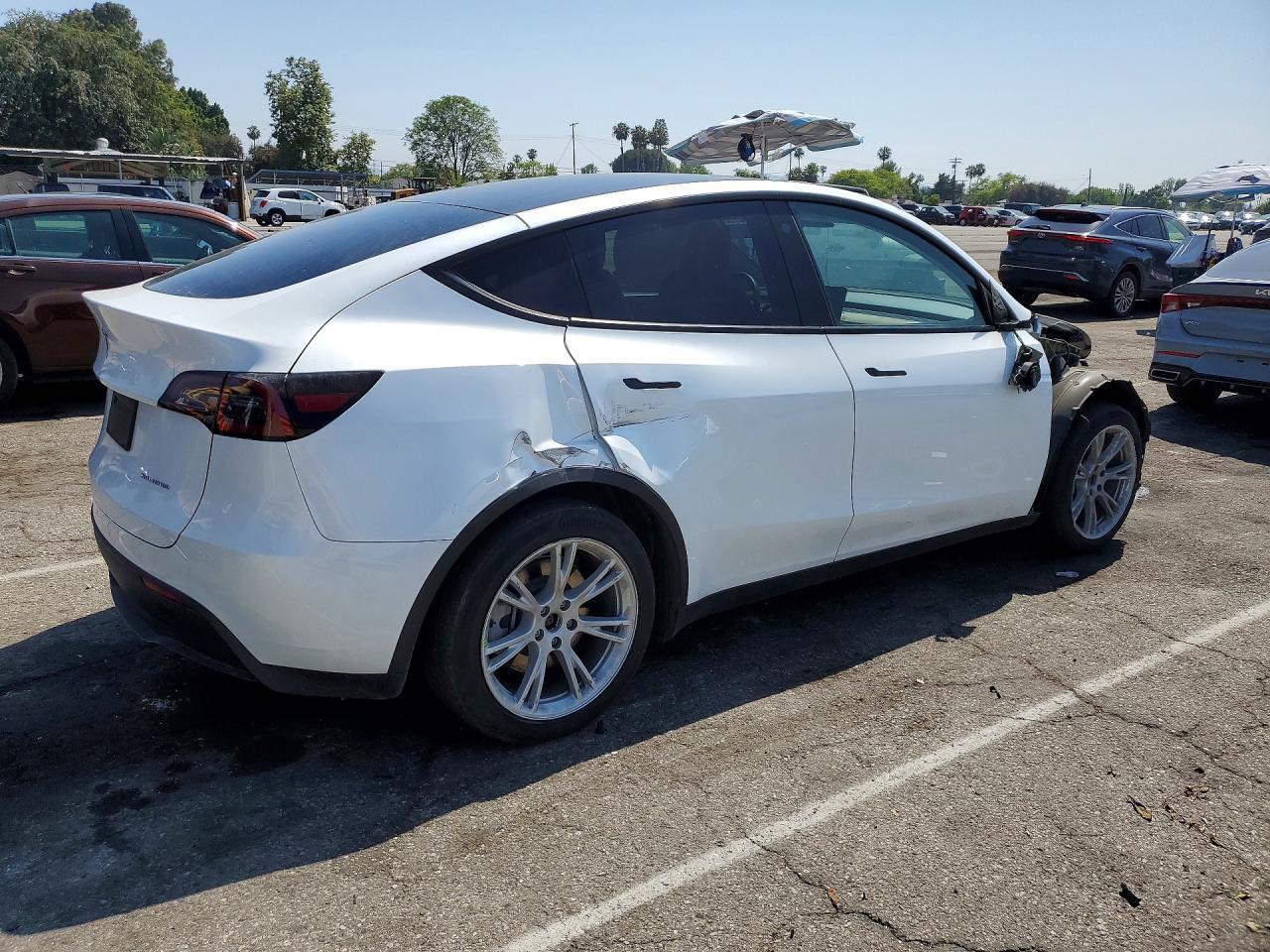 2023 Tesla Model Y - Фото 3