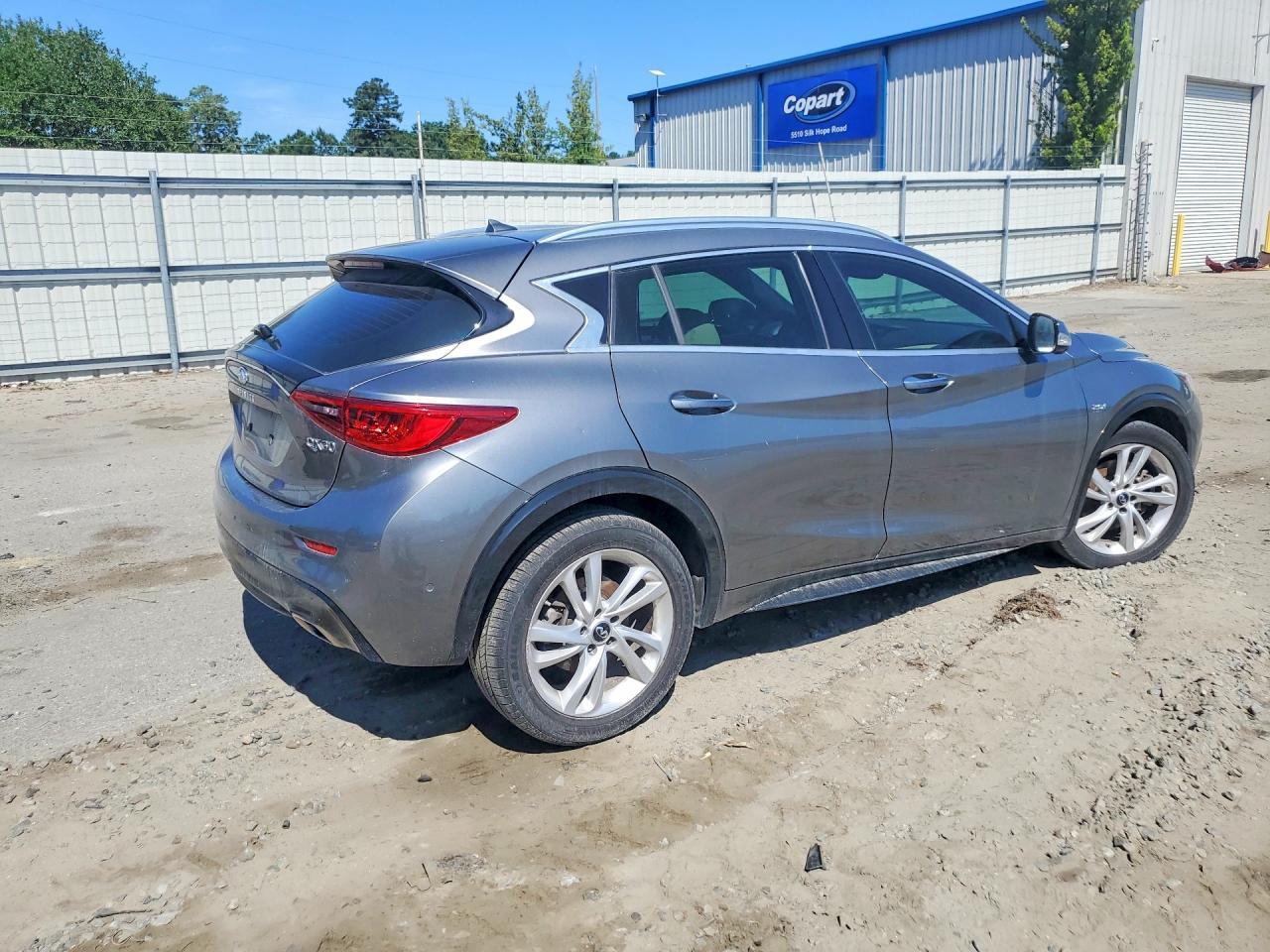 2018 Infiniti Qx30 Premium - Image 3