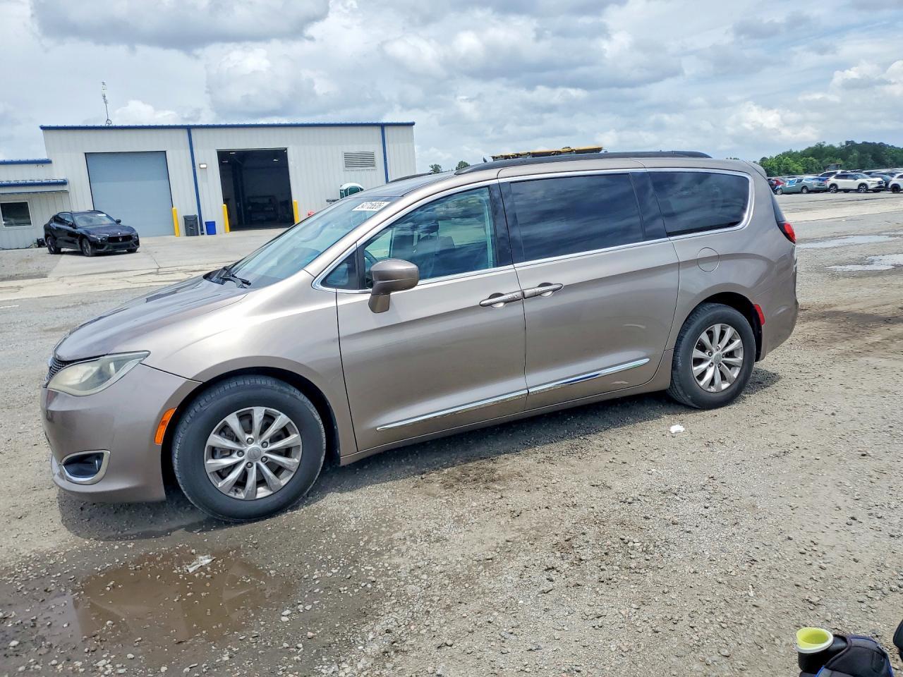 2017 Chrysler Pacifica Touring L