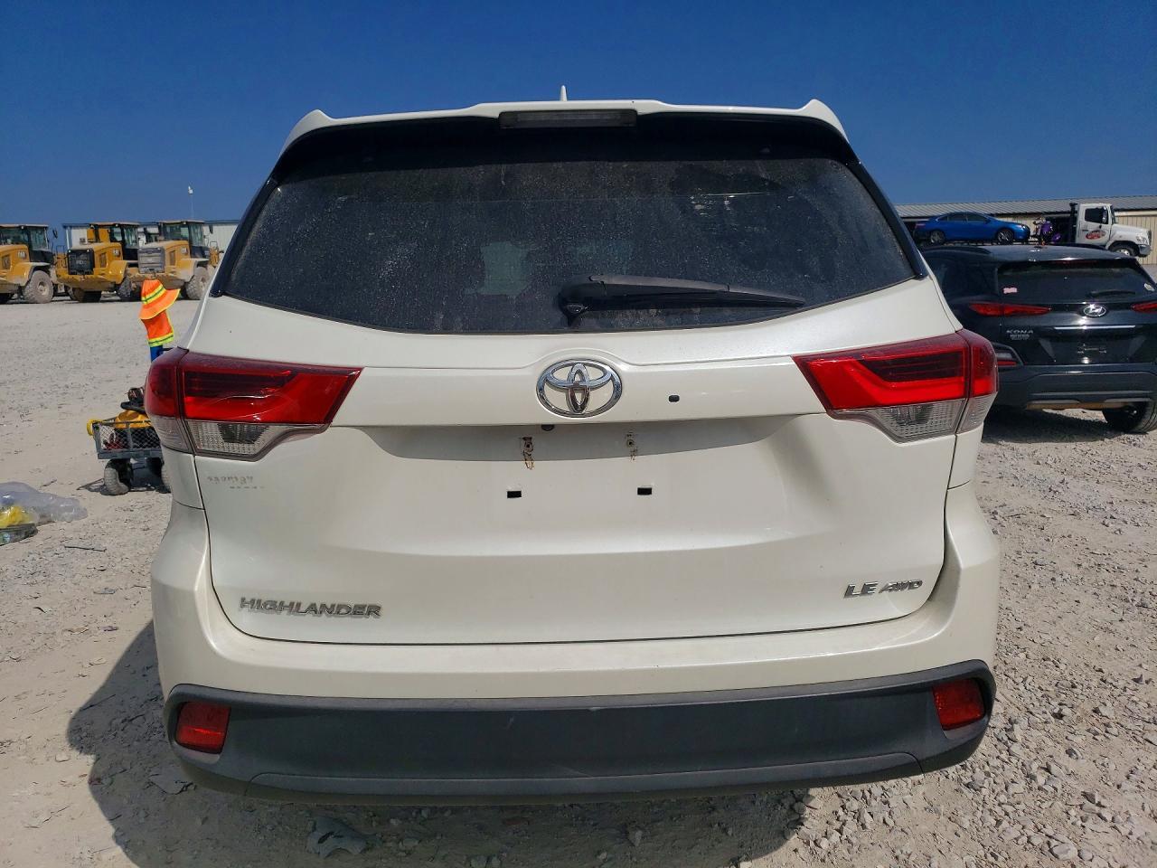 2018 Toyota Highlander Le Plus - Фото 6