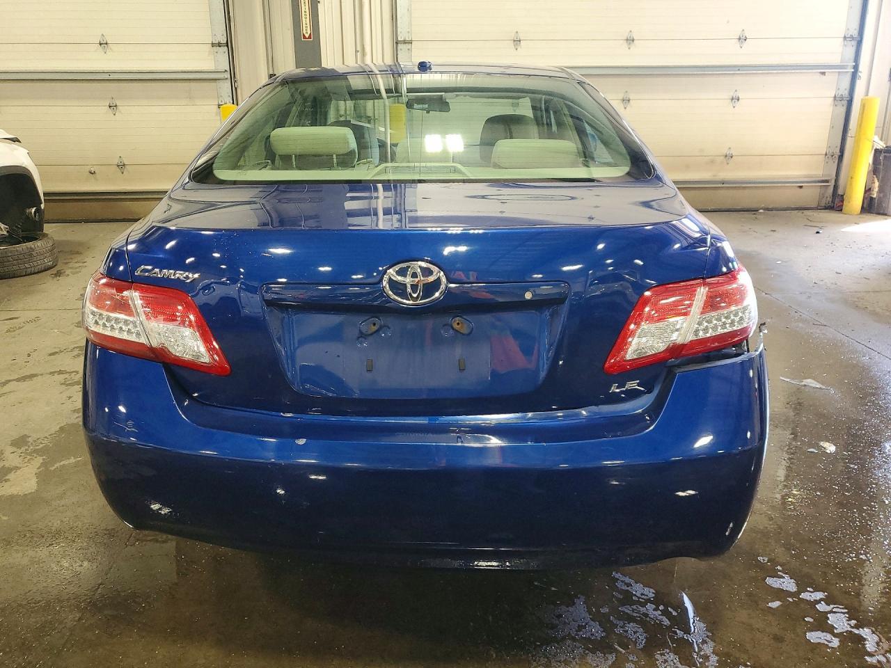 2010 Toyota Camry Le - Фото 6