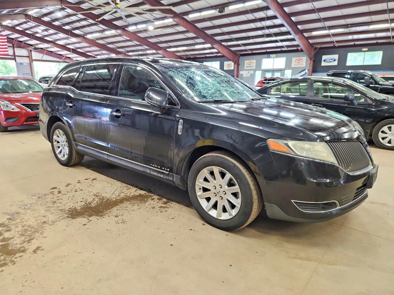 2014 Lincoln Mkt - Image 4