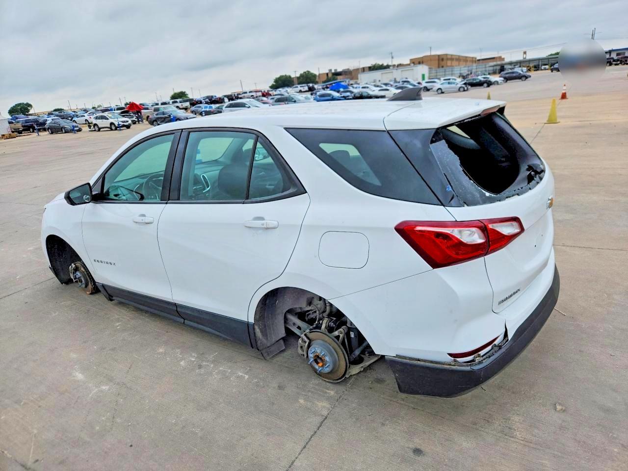 2019 Chevrolet Equinox Ls - Фото 2