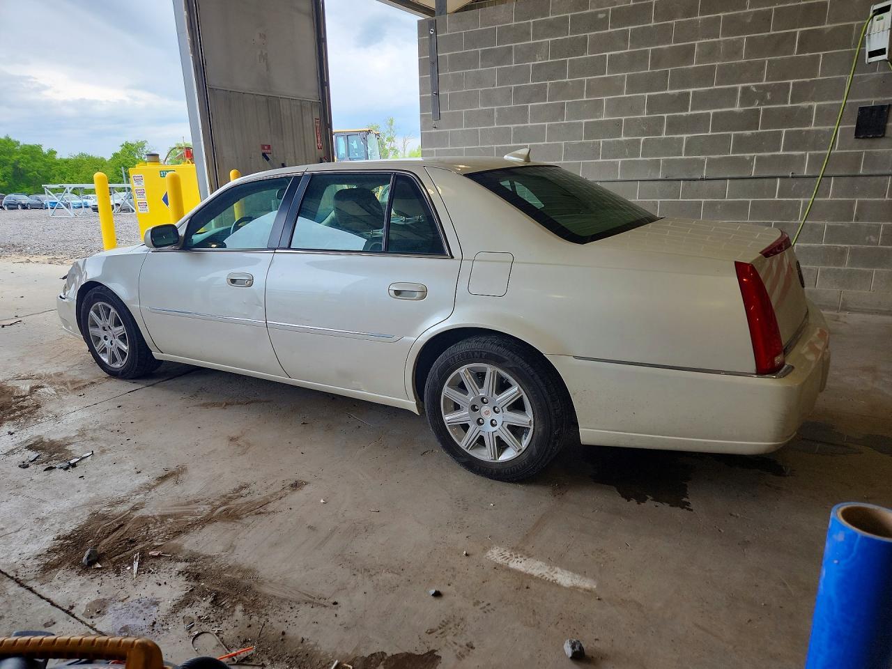 2011 Cadillac Dts Premium Collection - Фото 2
