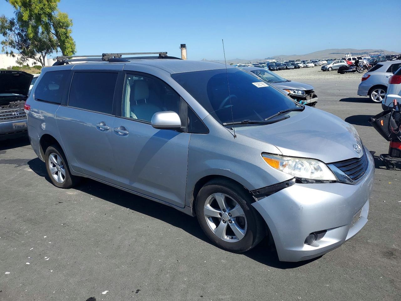 2013 Toyota Sienna Le - Фото 4