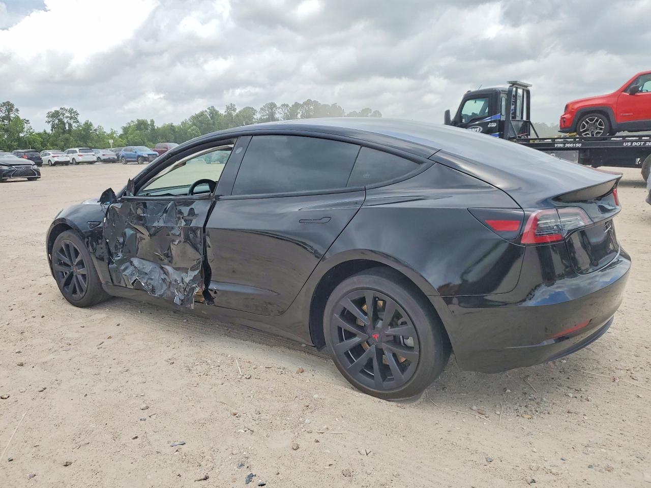 2023 Tesla Model 3 - Фото 2