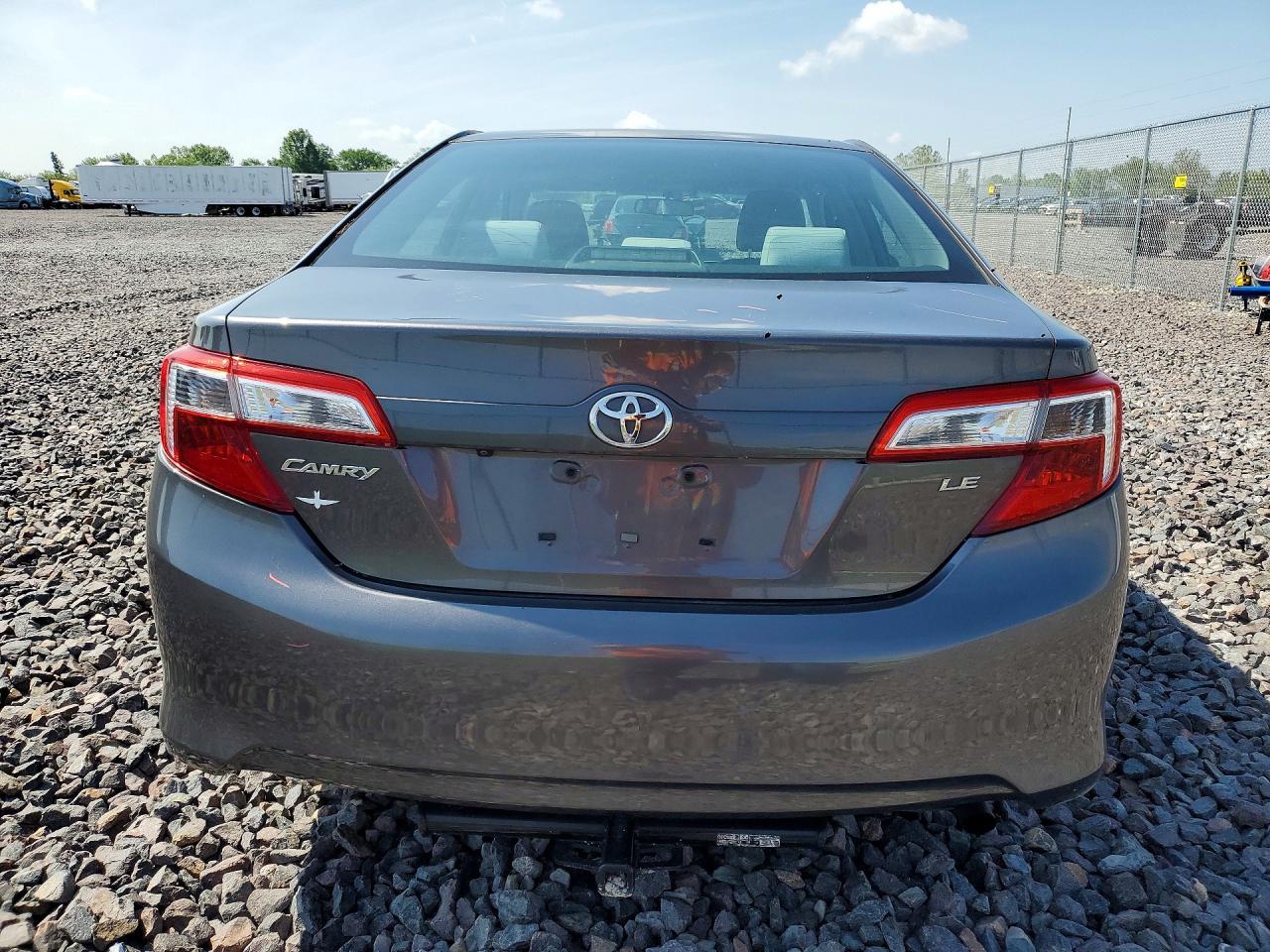 2014 Toyota Camry Le - Фото 6