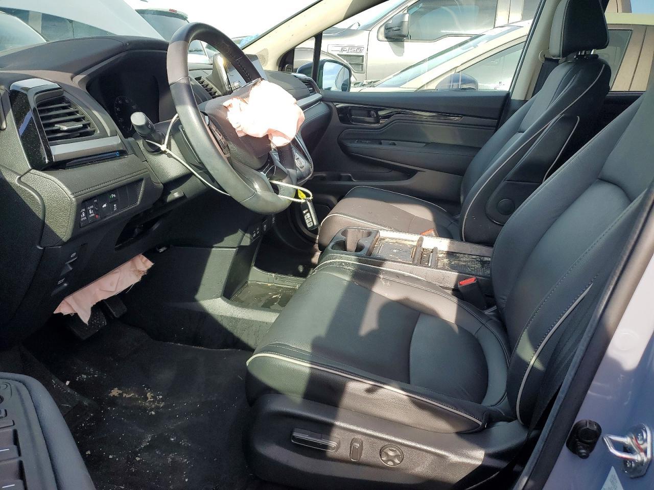2025 Honda Odyssey Touring - Image 7