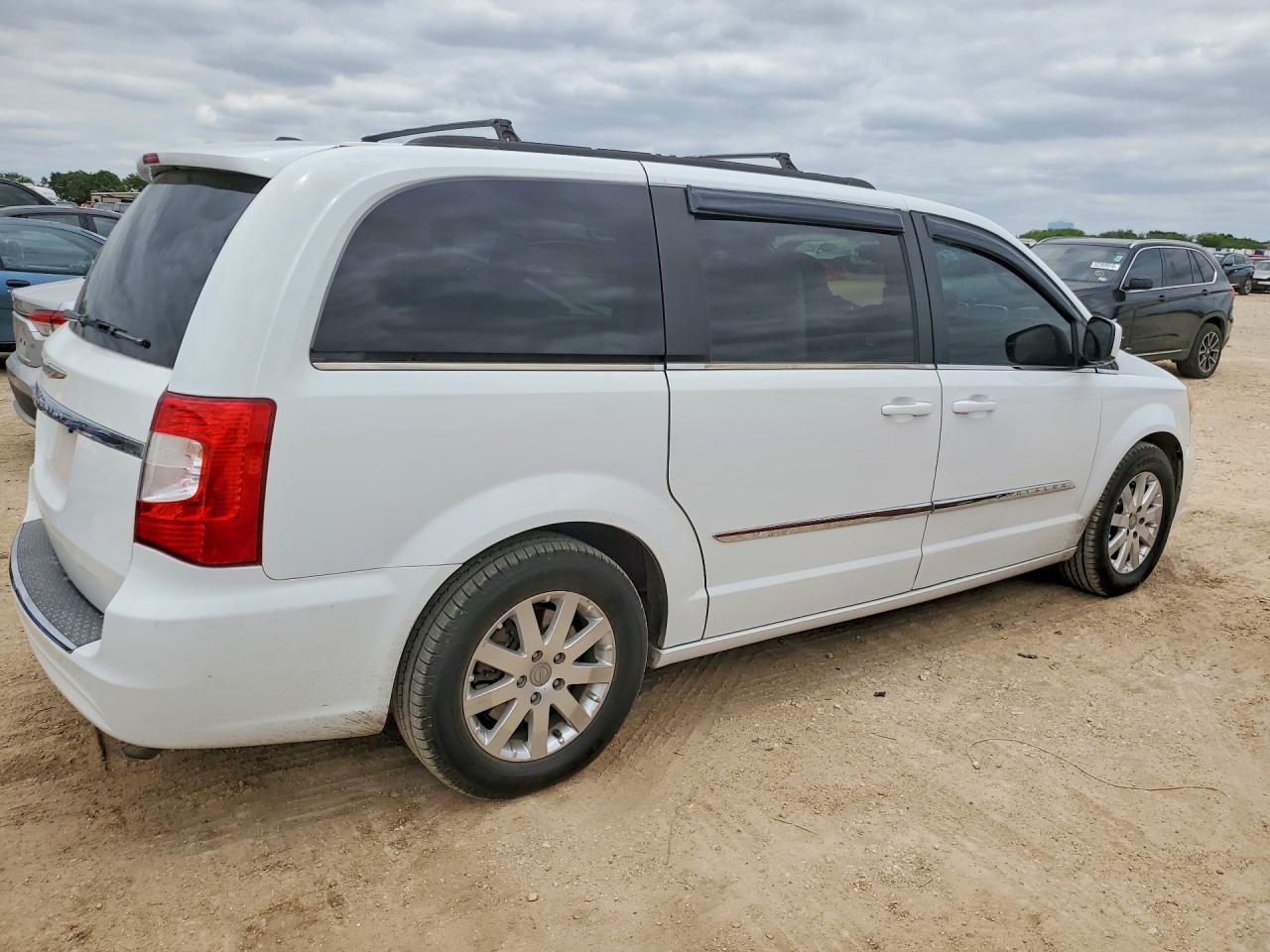 2016 Chrysler Town & Country Touring - Фото 3