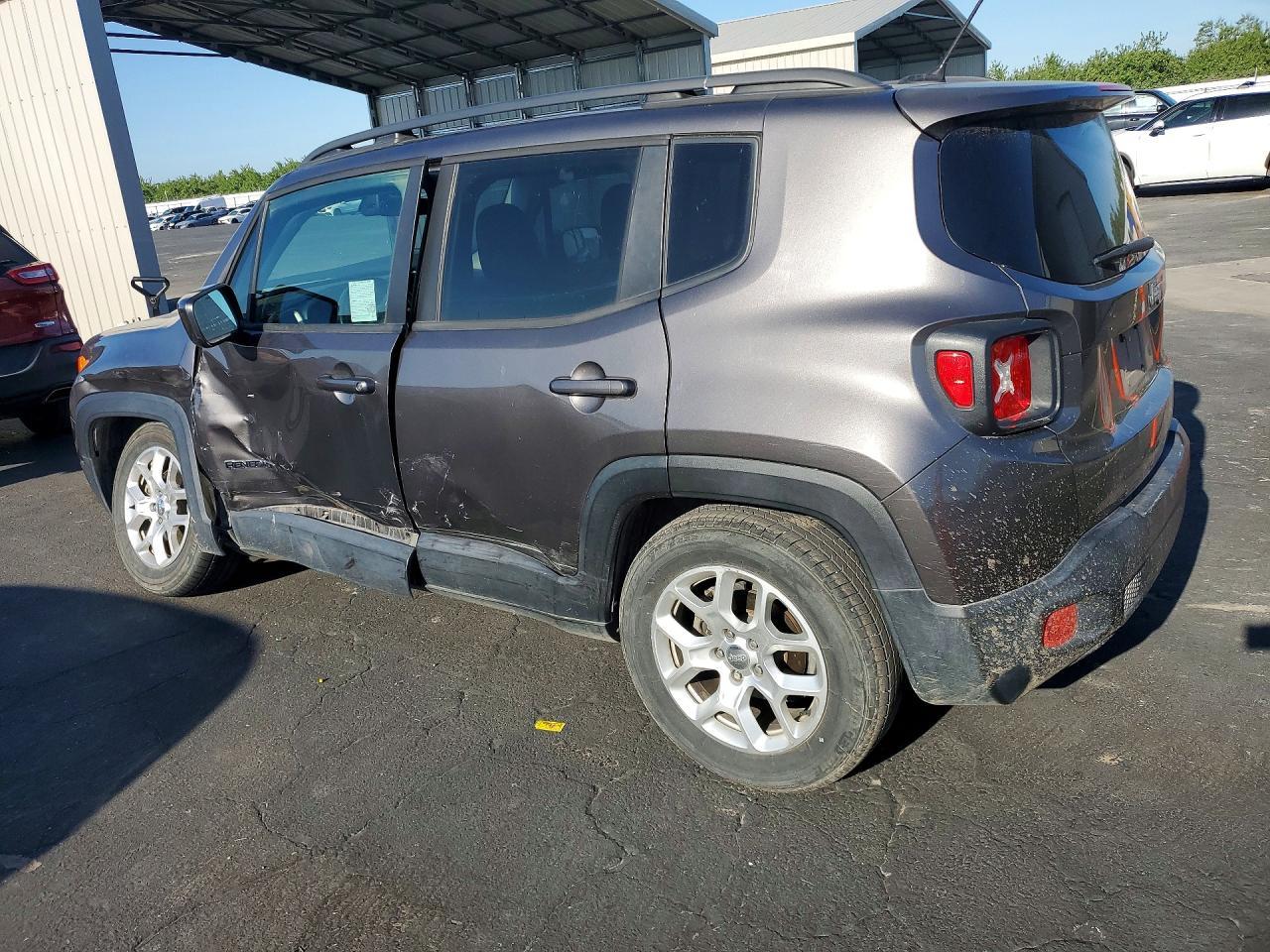 2017 Jeep Renegade Latitude - Image 2