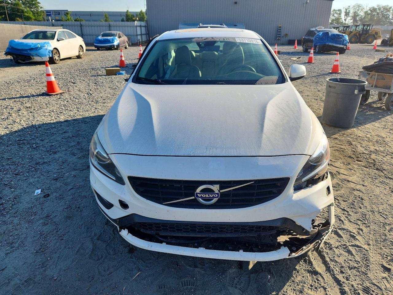 2017 Volvo S60 - Image 5