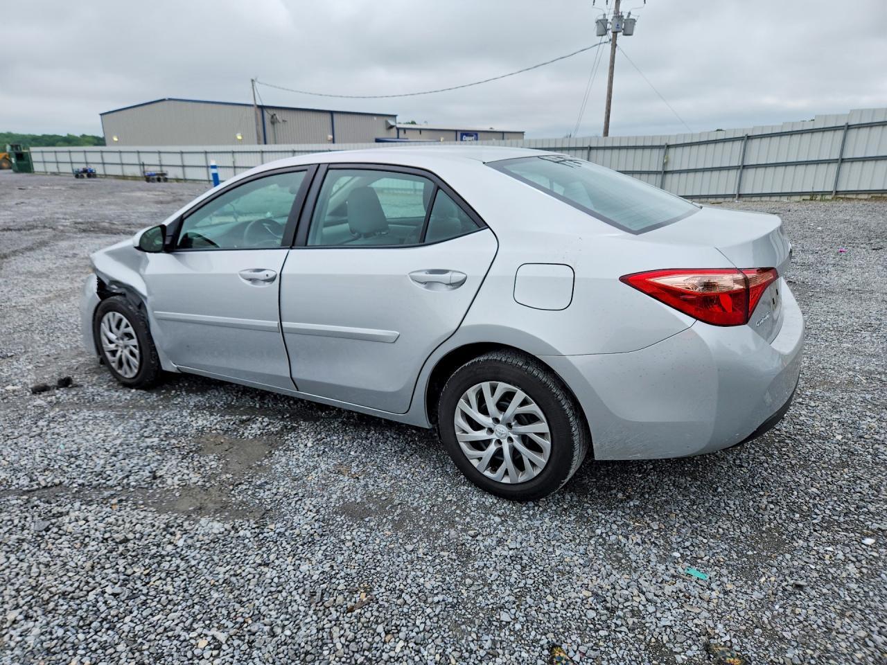 2017 Toyota Corolla Le - Фото 2