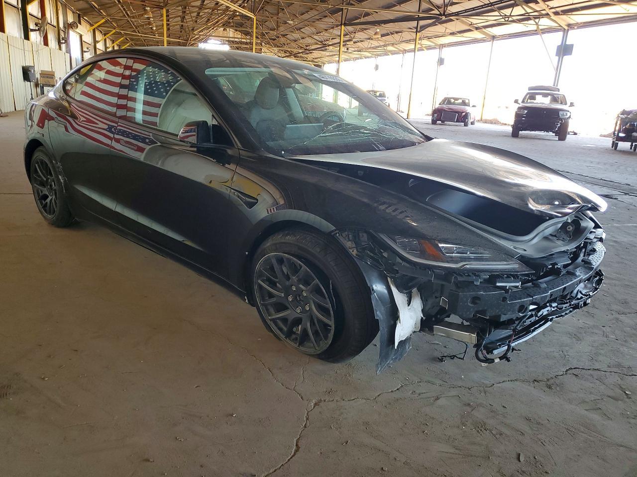 2026 Tesla Model 3 - Фото 4