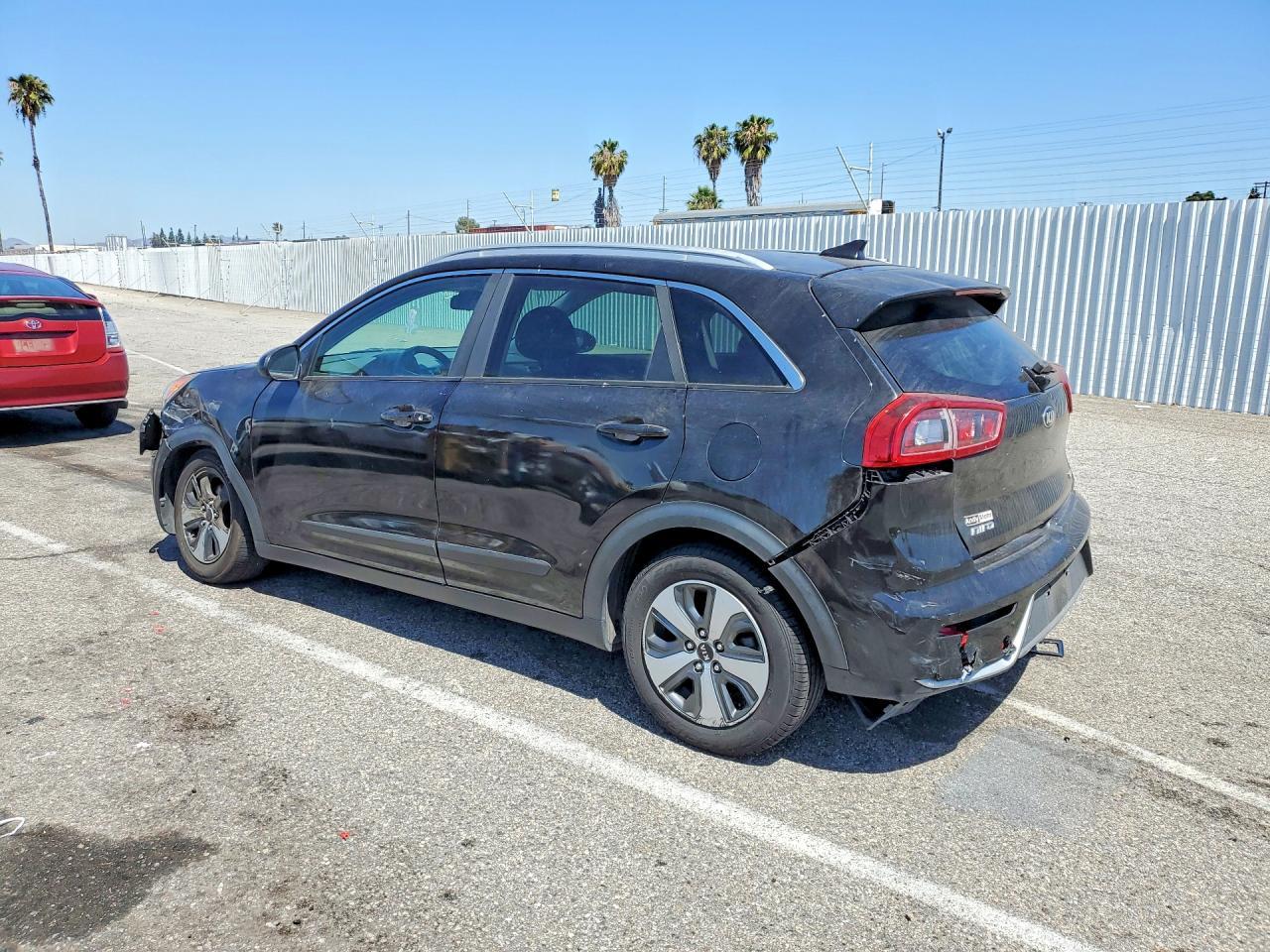 2017 Kia Niro Lx - Image 2