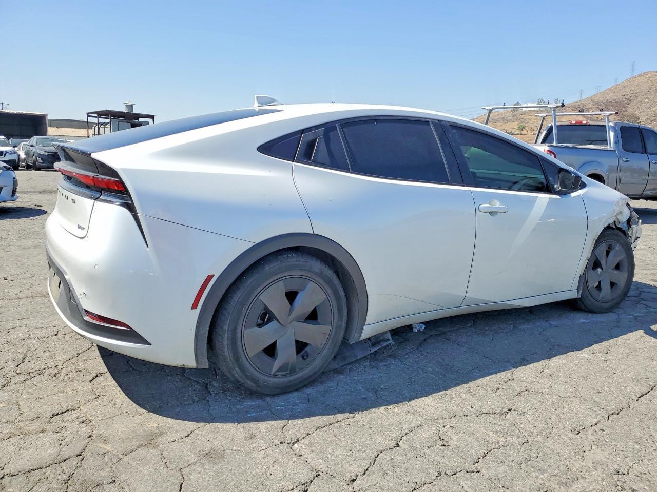 2023 Toyota Prius Le - Фото 3
