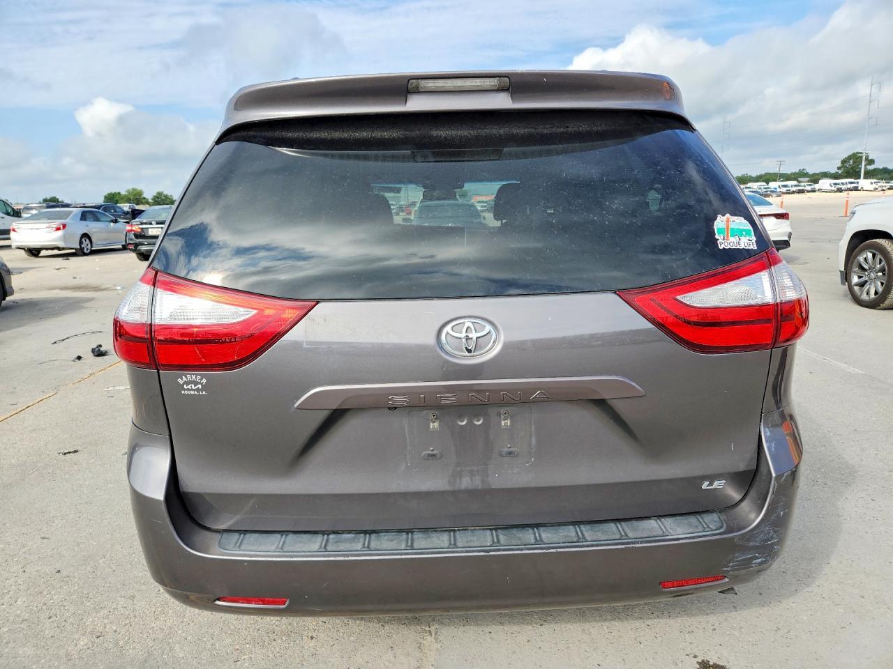 2017 Toyota Sienna Le - Image 6