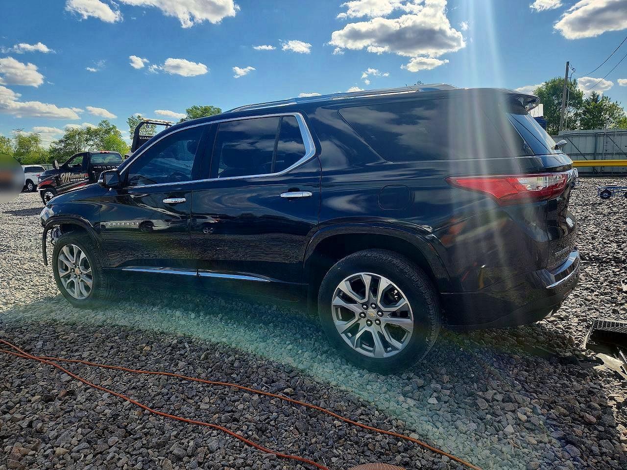 2020 Chevrolet Traverse Premier - Фото 2