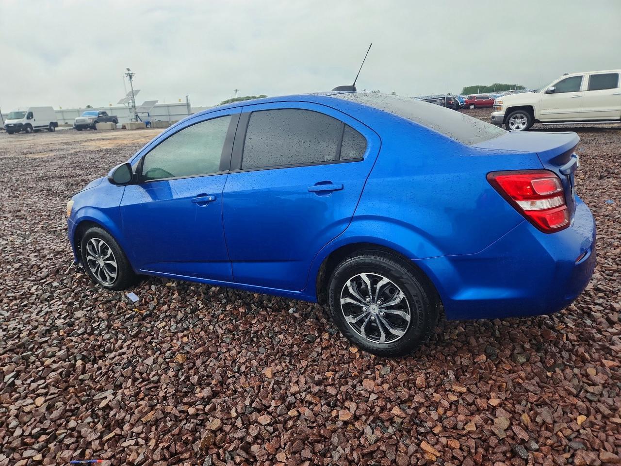 2017 Chevrolet Sonic Ls - Фото 2