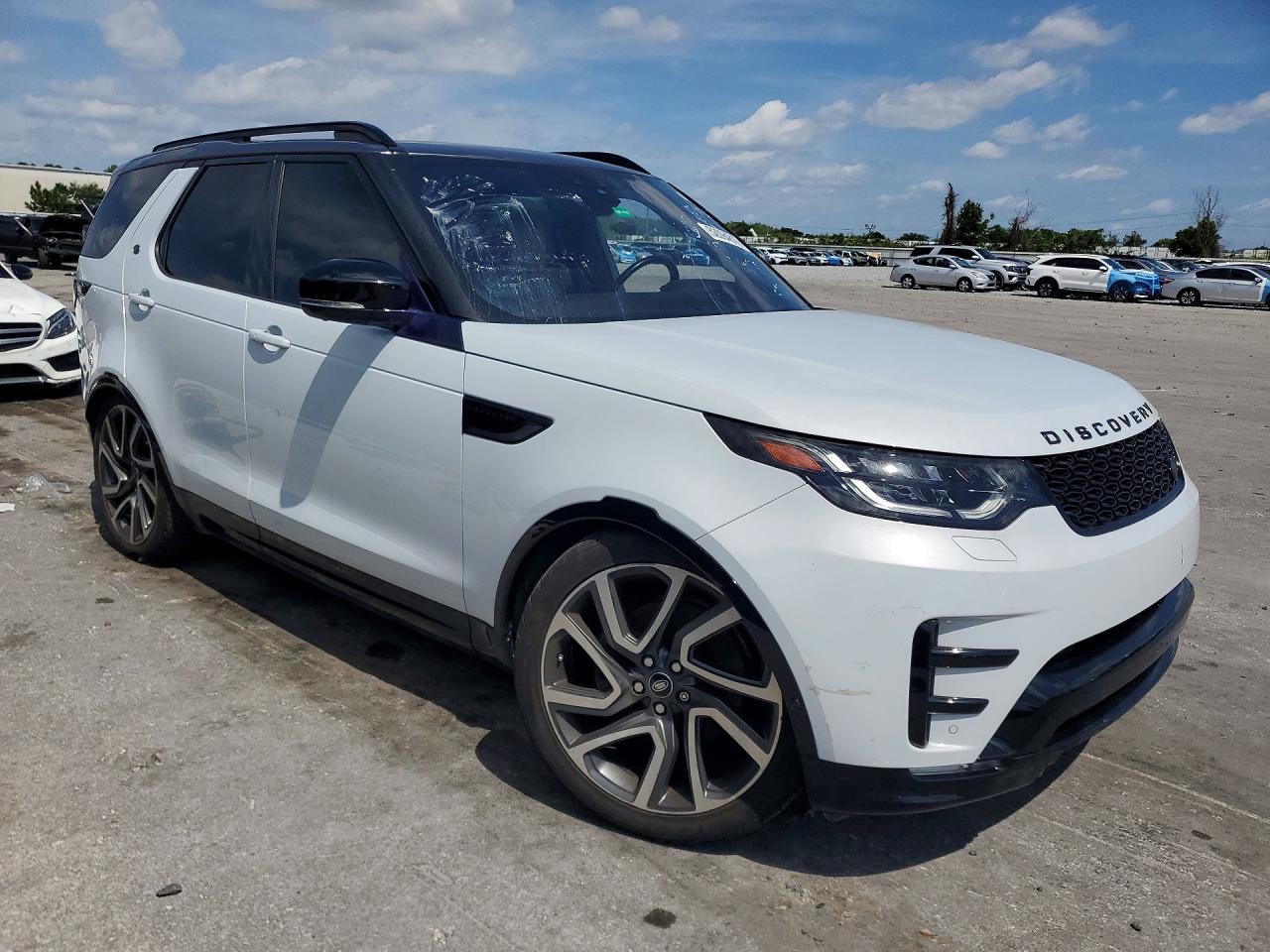 2017 Land Rover Discovery Hse Luxury - Image 4